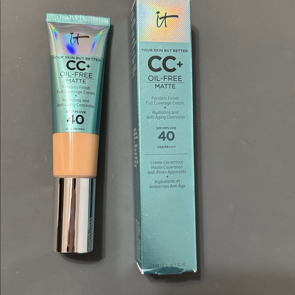 IT Cosmetics CC+ Oil-Free Matte Cream in Shade Medium, New in Box